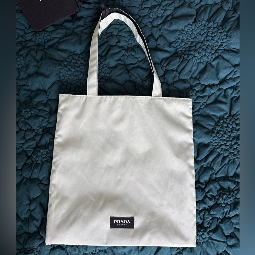 Prada beauty reversible tote bag plus pouch - Picture 9 of 11